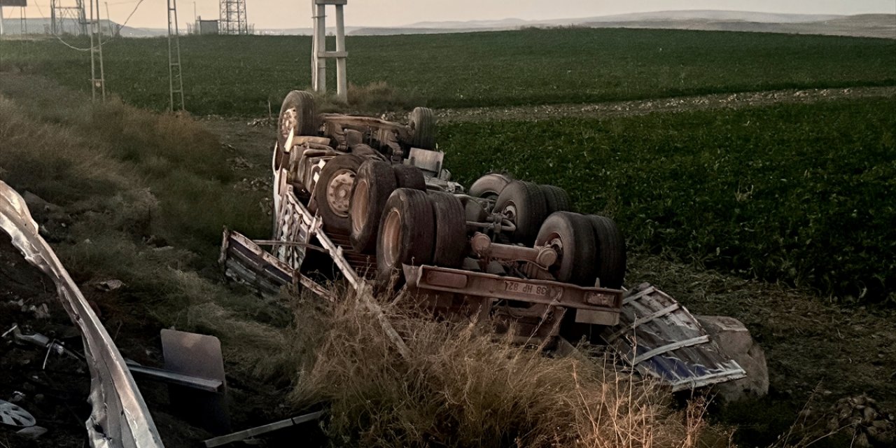 Kayseri’deki trafik kazasında 1 öğretmen öldü, 3’ü öğretmen 5 kişi yaralandı