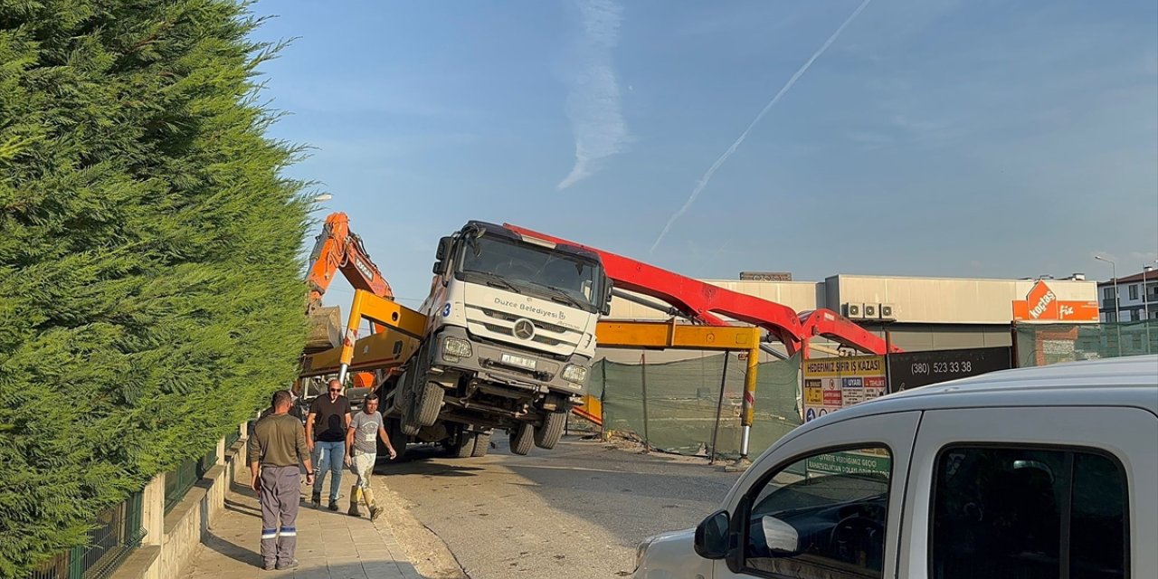 Düzce'de üzerine beton pompası devrilen işçi öldü