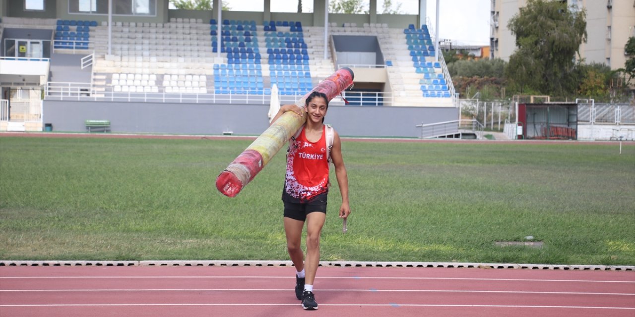 Sırıkla atlamacı Rahime Yiğit, kendisi gibi yeni rekortmenler yetiştirmek istiyor