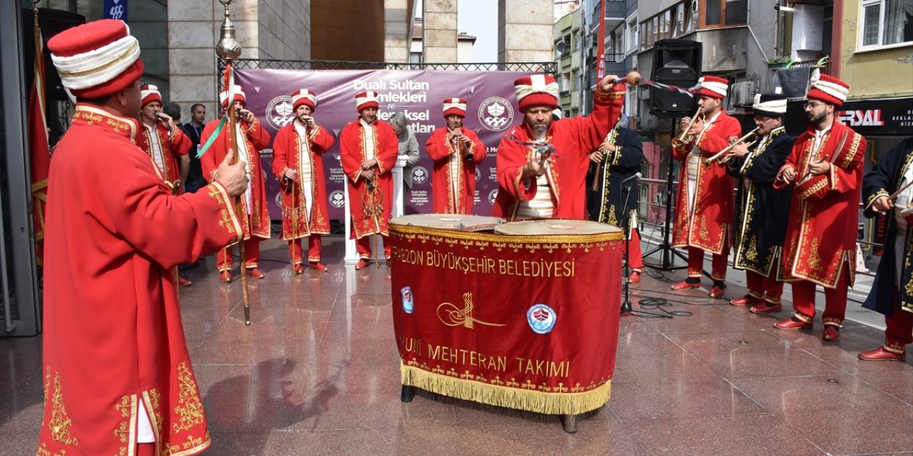 Trabzon'da "Dualı Sultan Gömlekleri ile Geleneksel Türk Sanatları" sergisi açıldı