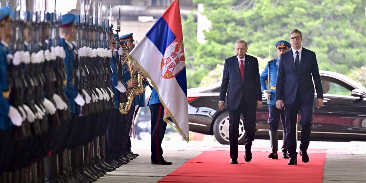 Cumhurbaşkanı Erdoğan, Sırbistan'da resmi törenle karşılandı