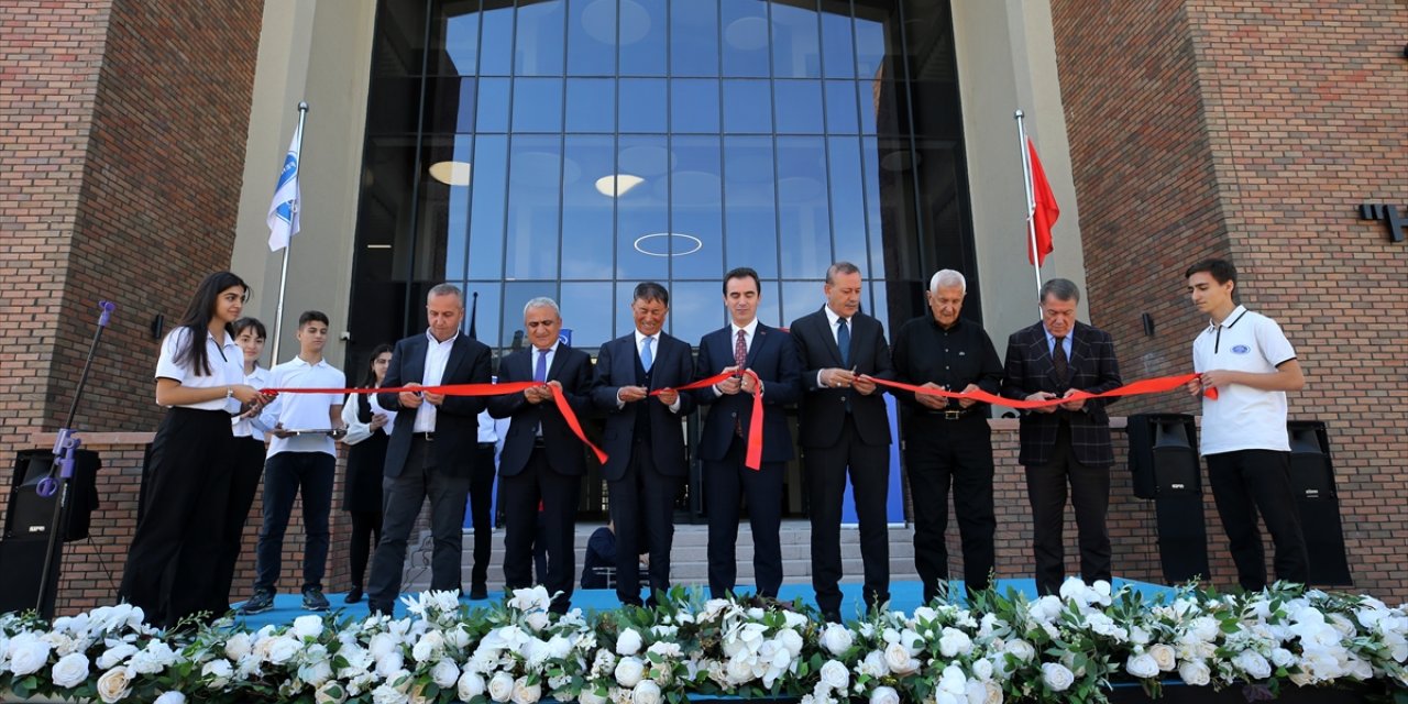 Bitlis'te İngilizce ve Çince eğitimin verildiği Özel Eren Fen ve Teknoloji Lisesi açıldı