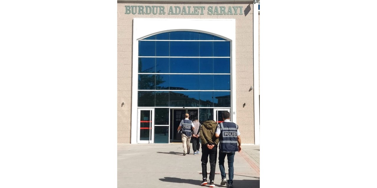 Burdur'da bakır mutfak eşyalarını çaldıkları iddia edilen 2 zanlı tutuklandı