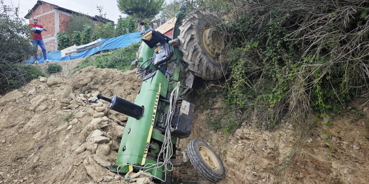 Samsun'da şarampole düşen traktörün sürücüsü ağır yaralandı