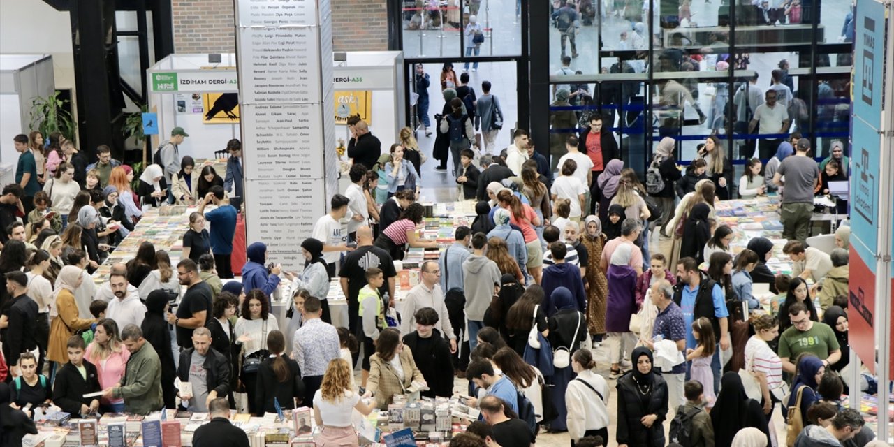 14. Kocaeli Kitap Fuarı'nda hafta sonu yoğunluğu yaşanıyor