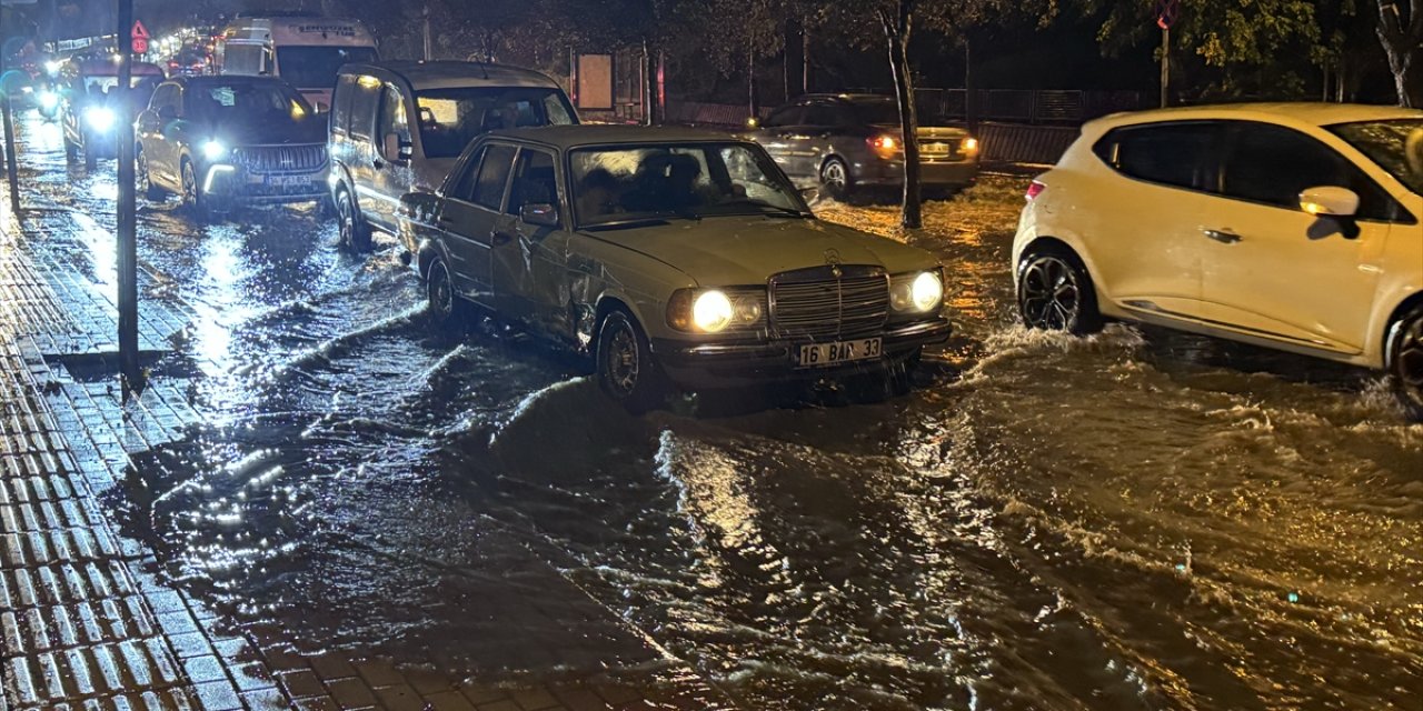 Bursa'da sağanak etkili oldu