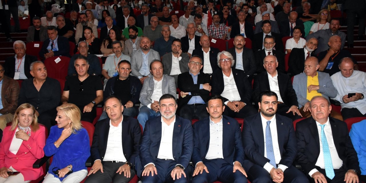 AK Parti'li Dağ, Karabağlar İlçe Kongresi'nde konuştu: