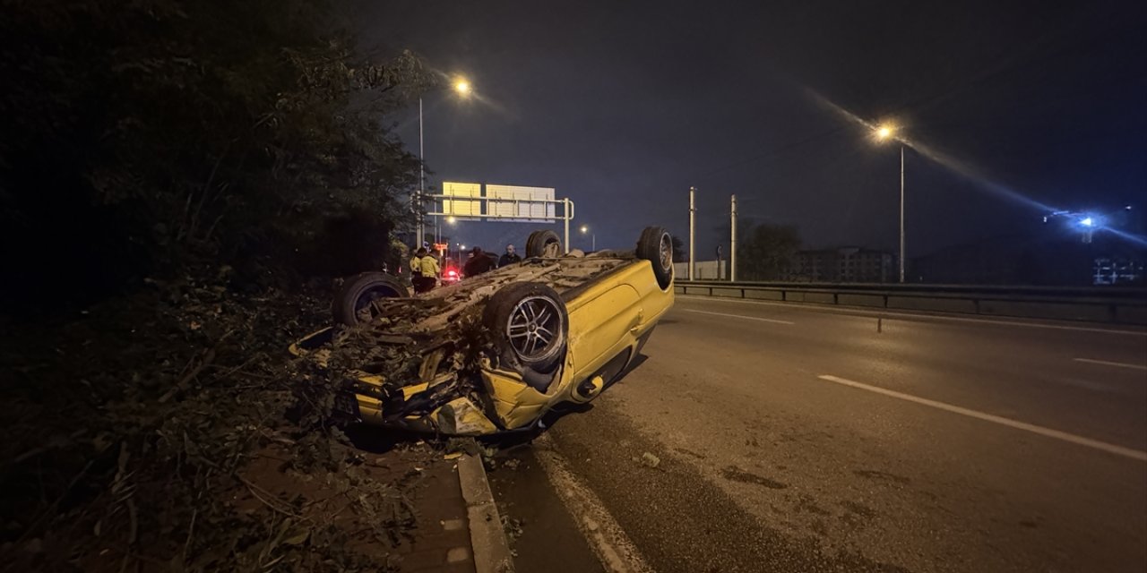 Bursa'da takla atan otomobildeki 4 kişi yaralandı