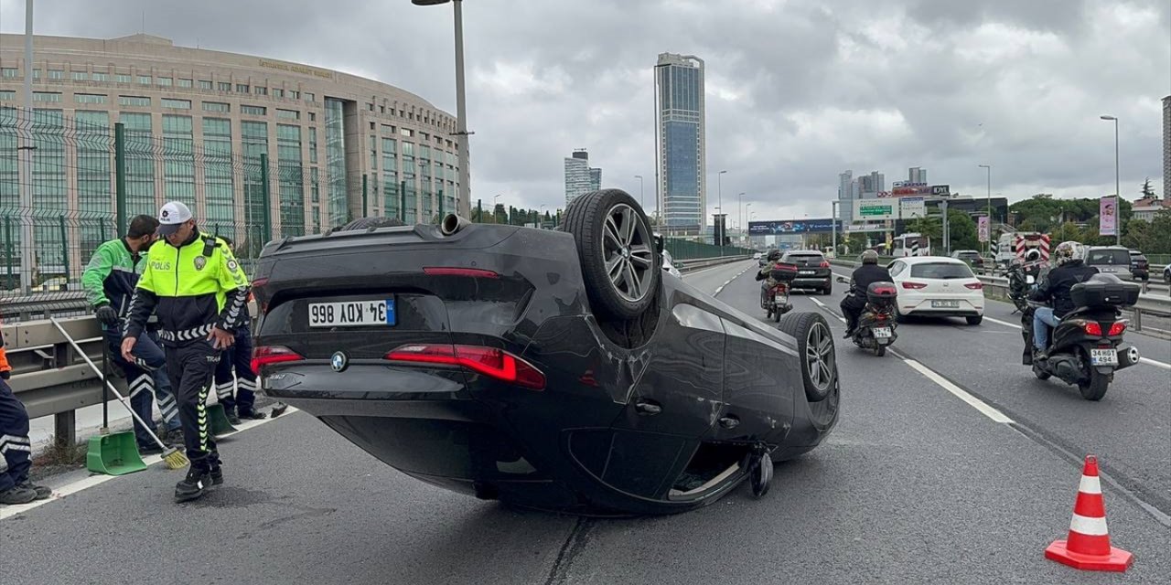 Şişli'de bariyerlere çarpan otomobilin sürücüsü yaralandı