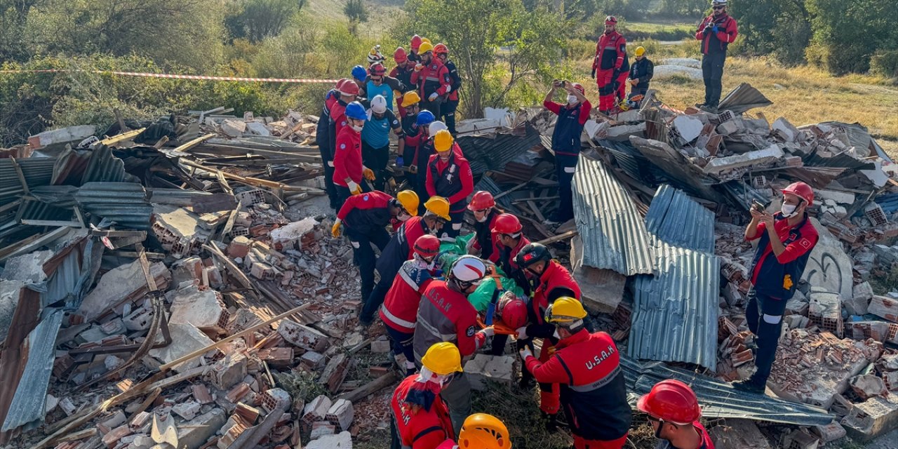 Uşak'ta 6 saat süren deprem tatbikatı yapıldı