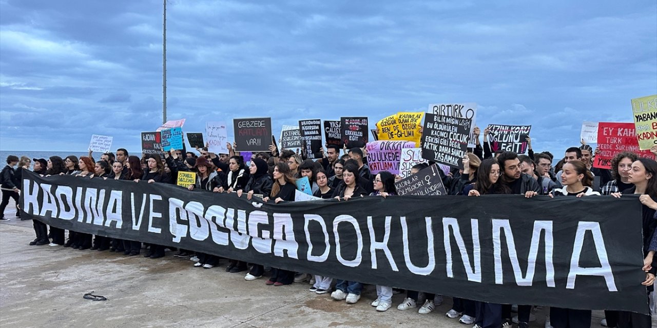 Samsun'da üniversite öğrencileri kadın cinayetlerini protesto etti