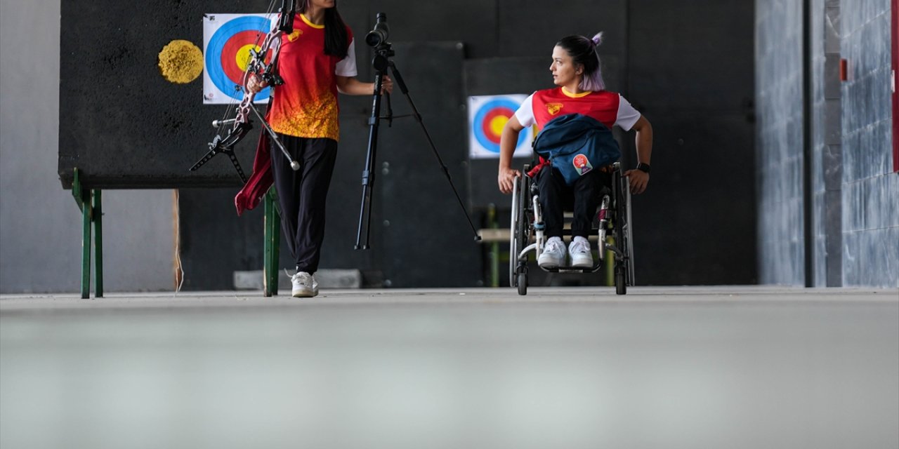 Paralimpik sporcu Büşra Ün, tenisin ardından başladığı okçulukta Türkiye şampiyonluğuna ulaştı