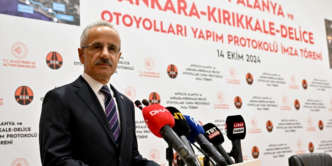 Ankara-Kırıkkale-Delice ve Antalya-Alanya otoyol projelerinin yapımı için imzalar atıldı