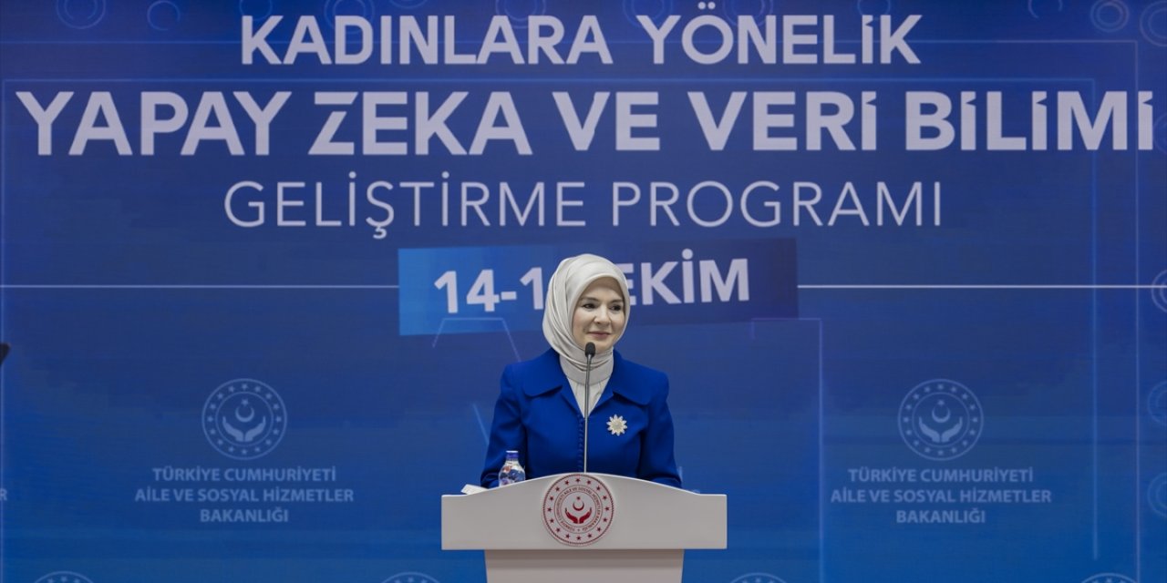 Bakan Göktaş, Kadınlara Yönelik Yapay Zeka ve Veri Bilimi Geliştirme Programı'nda konuştu: