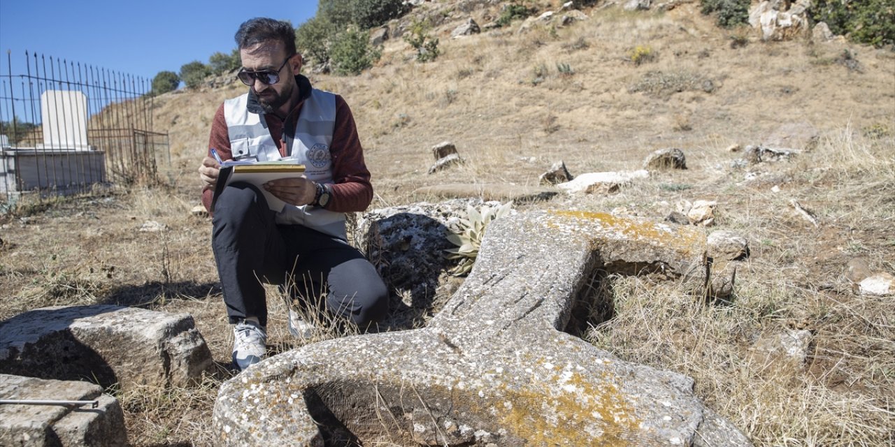 Tunceli Müzesi ekipleri, kültürel varlıkların tespit ve tescili için sahada