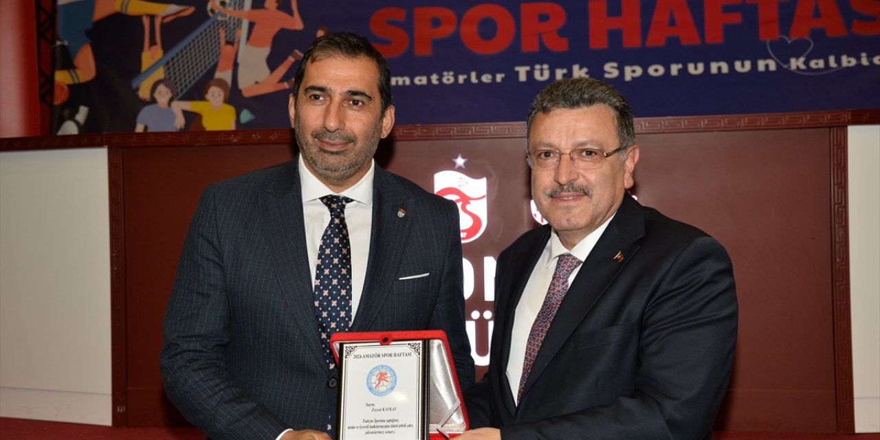 Trabzonspor Kulübü Asbaşkanı Zeyyat Kafkas, "En iyi spor adamı" seçildi