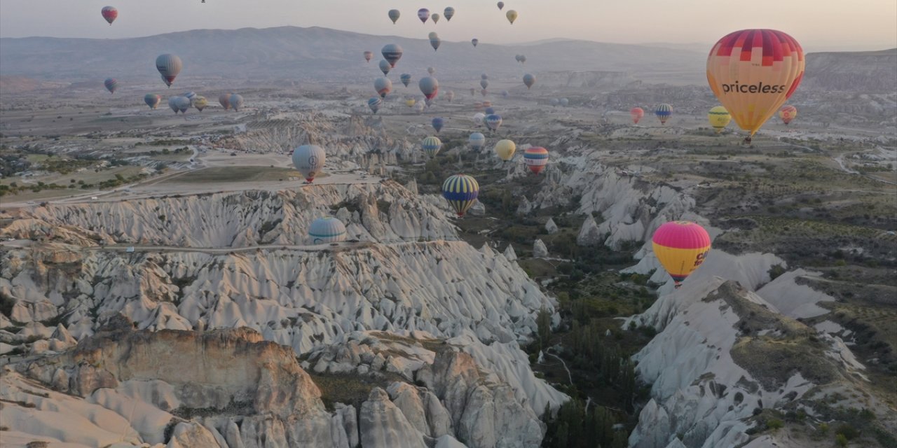 GRAFİKLİ - Kapadokya'da sıcak hava balonları rekora uçtu