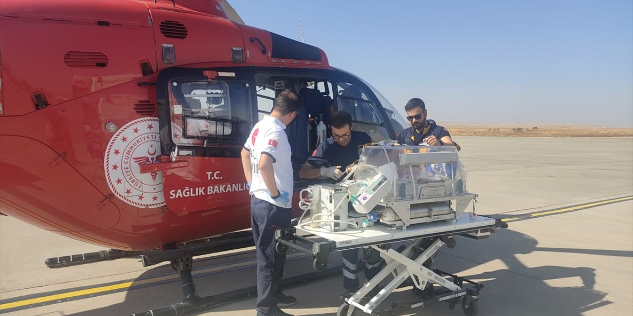 Şanlıurfa'da ambulans helikopter 53 günlük bebek için havalandı