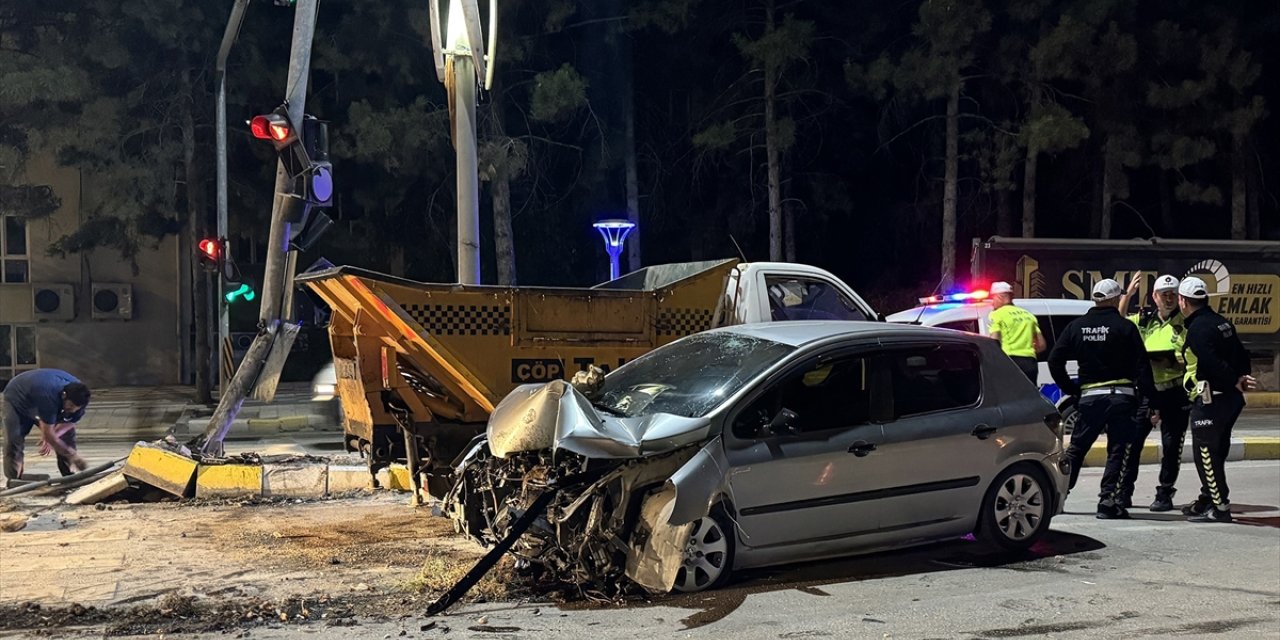 Elazığ'da trafik kazasında 3 kişi yaralandı