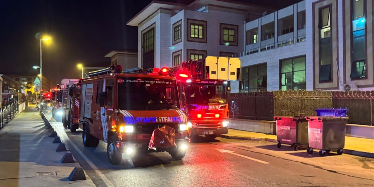 Zeytinburnu'nda öğrenci yurdunun alt katındaki otoparkta çıkan yangın söndürüldü