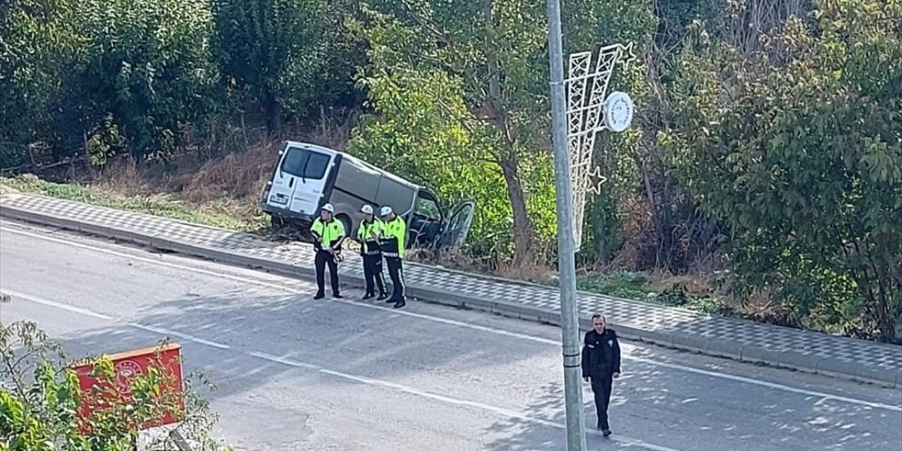 Bilecik'te panelvanın devrildiği kazada 1 kişi öldü, 1 kişi yaralandı