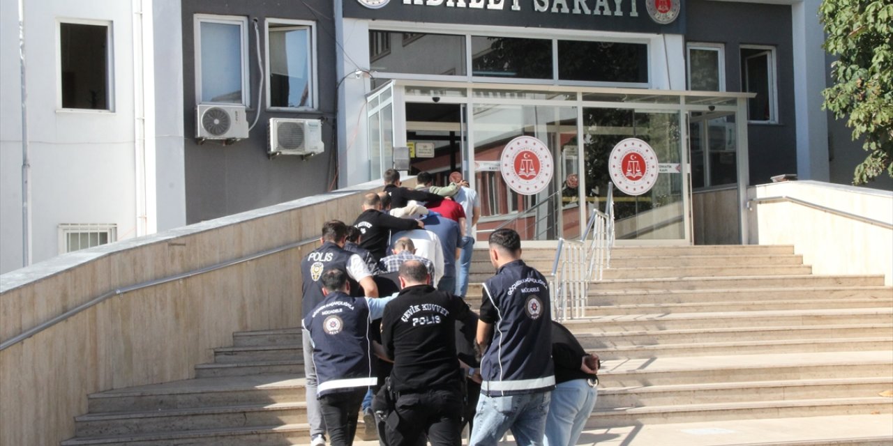 Kocaeli merkezli göçmen kaçakçılığı operasyonunda 12 şüpheli tutuklandı