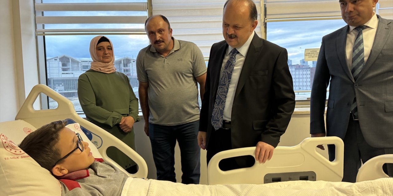 GÜNCELLEME - Kastamonu'da okul servisi ile tırın çarpışması sonucu 12'si öğrenci 13 kişi yaralandı