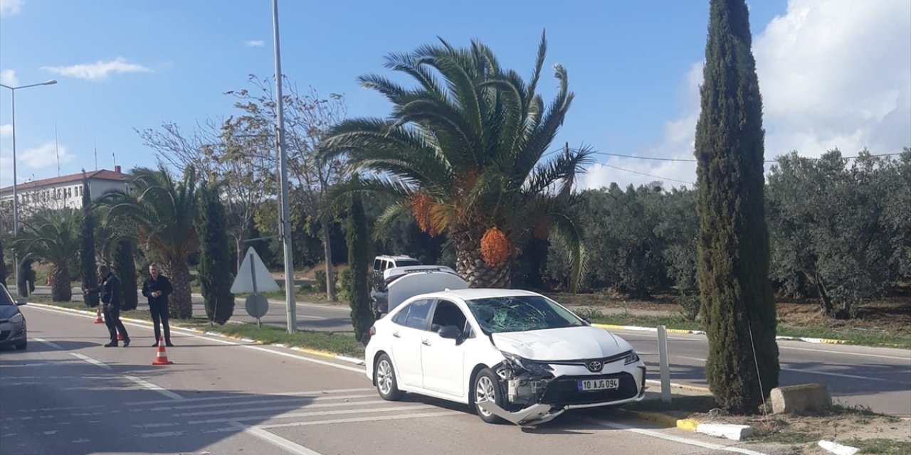 Balıkesir'de otomobille çarpışan motosikletin sürücüsü öldü