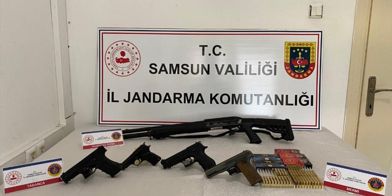 Samsun'da kaçak silah ticareti yaptıkları iddiasıyla 2 kişi yakalandı