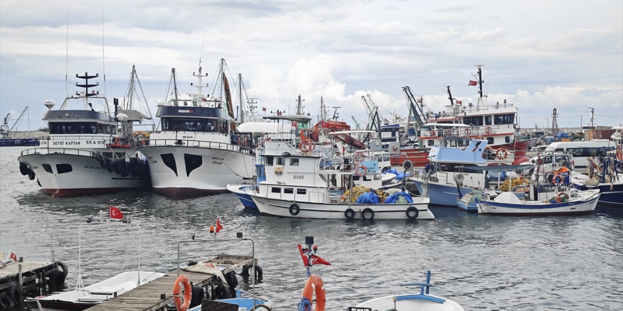 Samsun'da balıkçılar olumsuz hava koşulları nedeniyle denize açılamadı