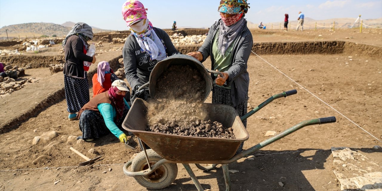 Mevsimlik tarım işçisi kadınlar "tarih işçisi" oldu