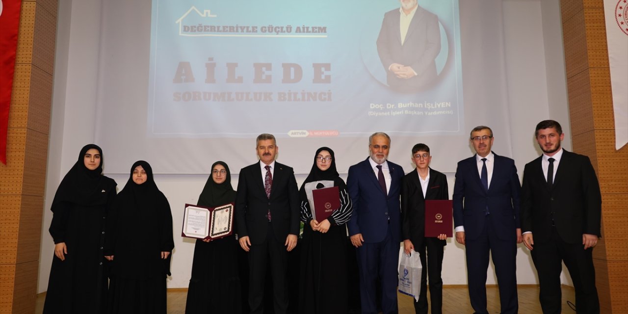 Diyanet İşleri Başkan Yardımcısı İşliyen, Artvin'de konferans verdi: