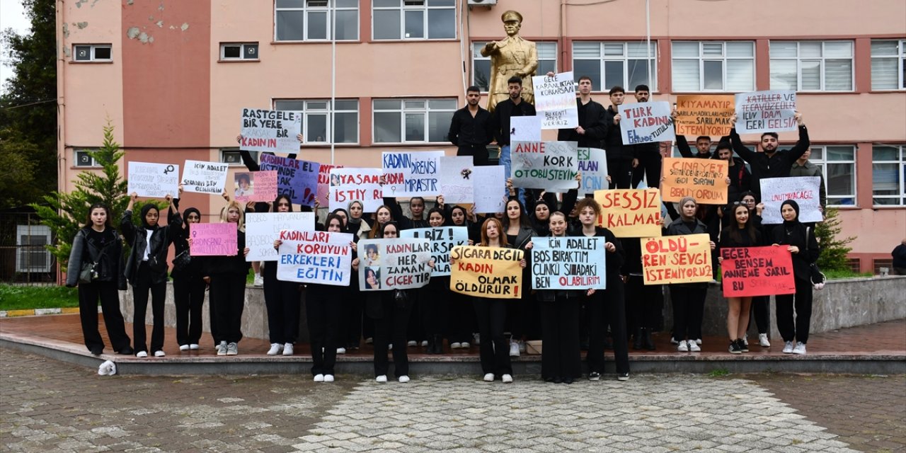 Samsun'da üniversite öğrencileri, kadın cinayetlerine dikkati çekmek için yürüdü