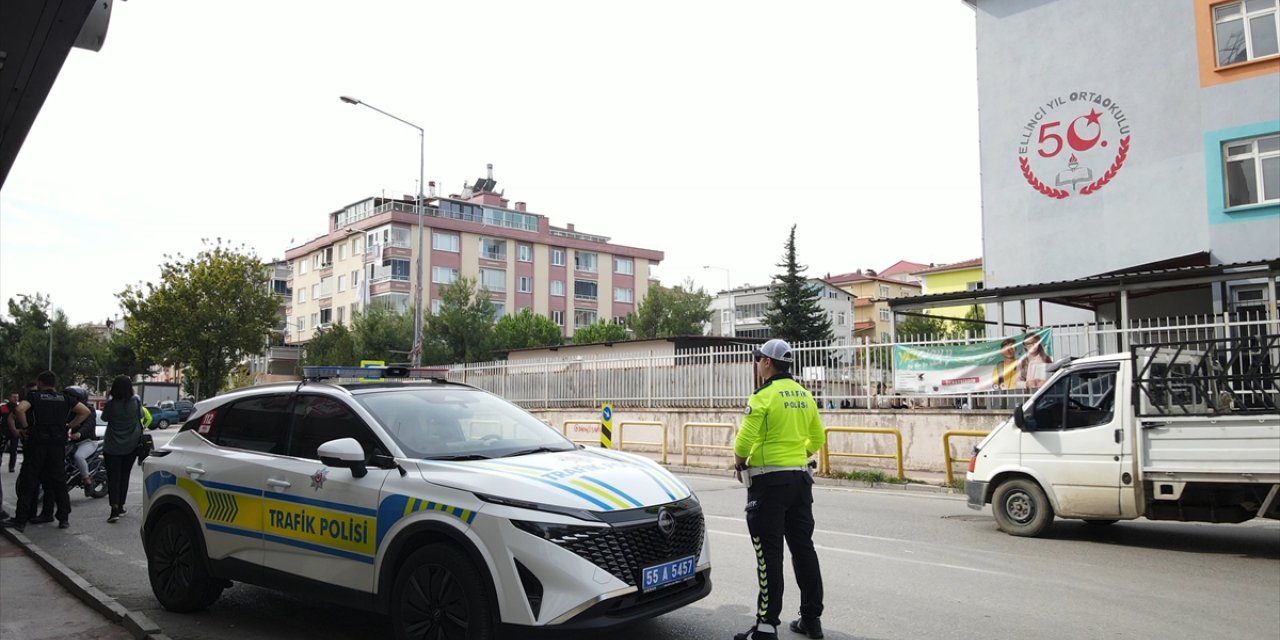 Samsun'da okul çevrelerindeki denetimlerde 18 ayrı suçtan aranan zanlı yakalandı