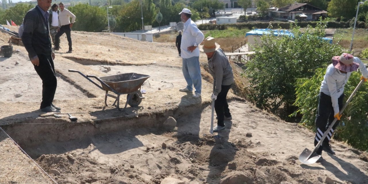 Arslantepe'de sur kapısının izi sürülüyor