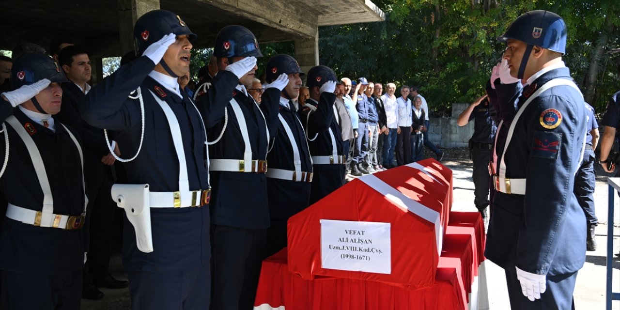 Van'da beyin kanaması sonucu vefat eden askerin cenazesi Osmaniye'de defnedildi