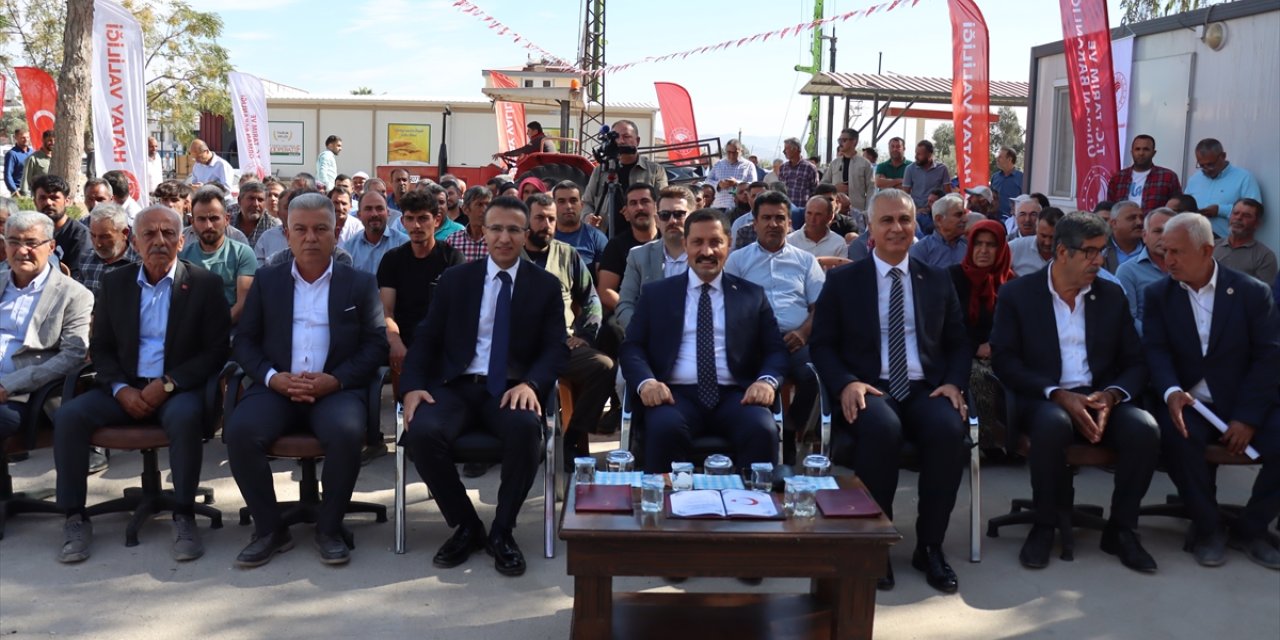 Hatay'da depremzede üreticilere güneş paneliyle güç kaynağı seti dağıtıldı