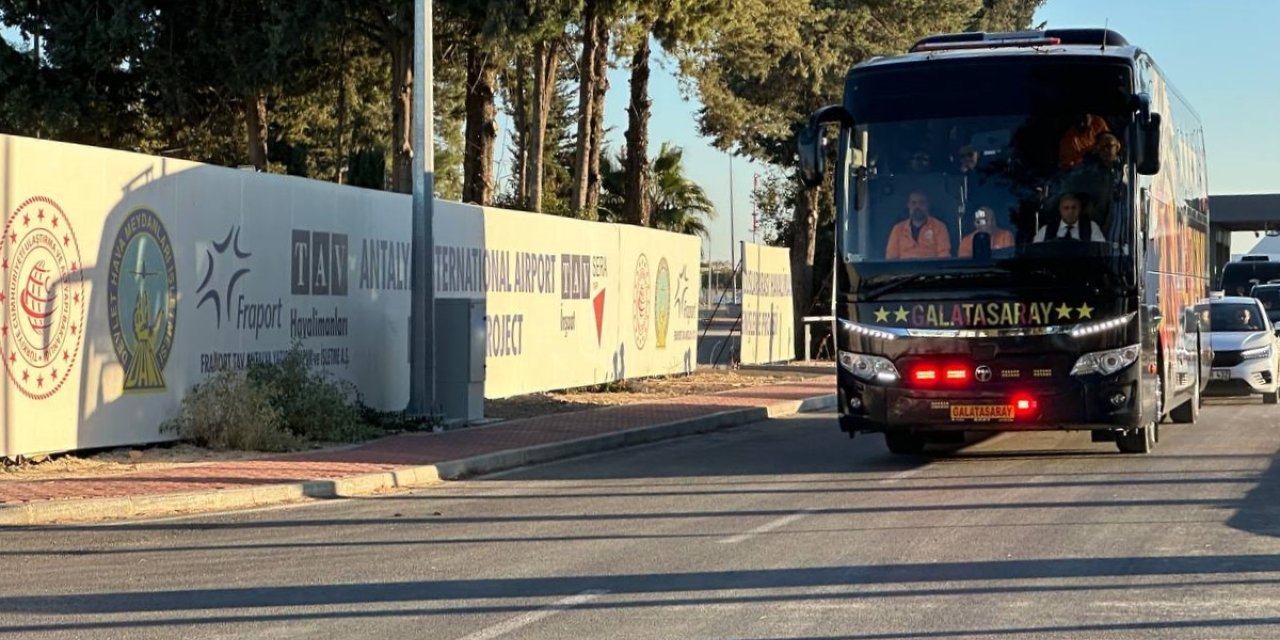 Galatasaray kafilesi Antalya'ya geldi