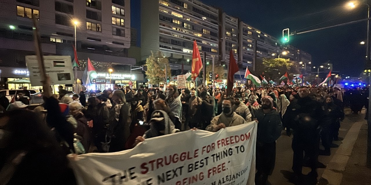 ABD Başkanı Biden, Berlin ziyaretinde protesto edildi