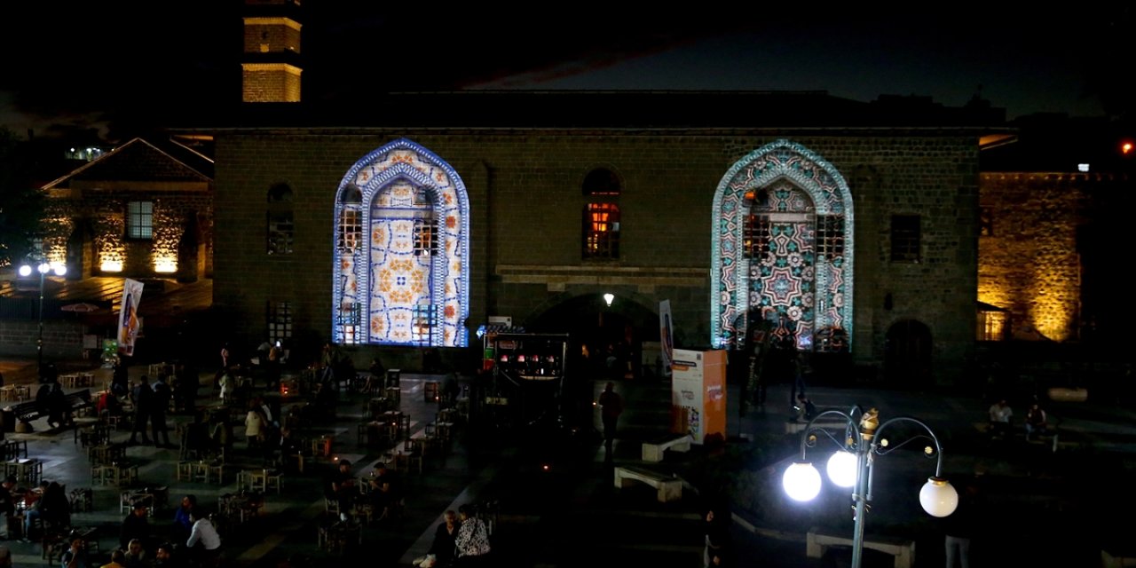 "Diyarbakır Kültür Yolu Festivali"nde dijital sergiler yoğun beğeni topluyor