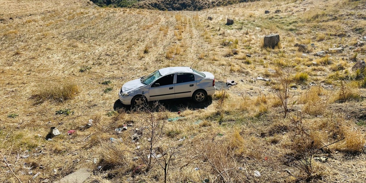 Adıyaman'da şarampole devrilen otomobildeki 5 kişi yaralandı