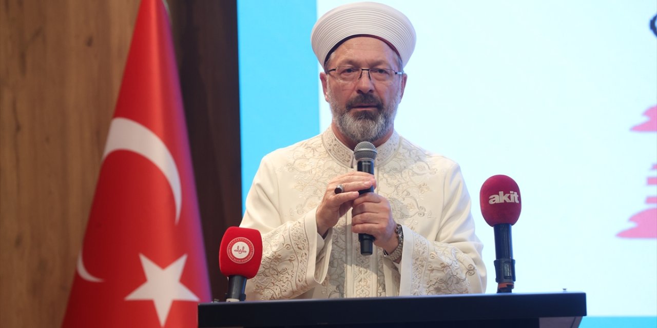 Diyanet İşleri Başkanı Erbaş, İstanbul'da düzenlenen aile forumuna katıldı: