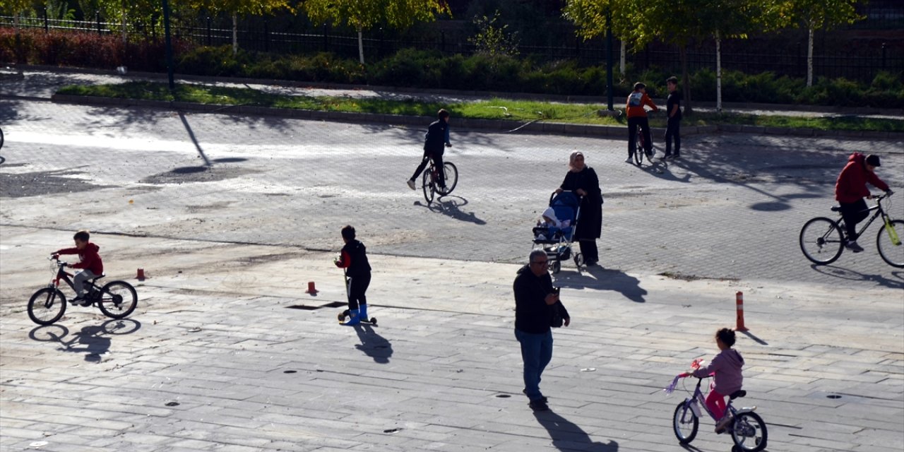 Muş'ta çocuklar "Teknoloji Bağımlılığına Karşı Yöresel Çocuk Oyunları" etkinliğinde eğlendi