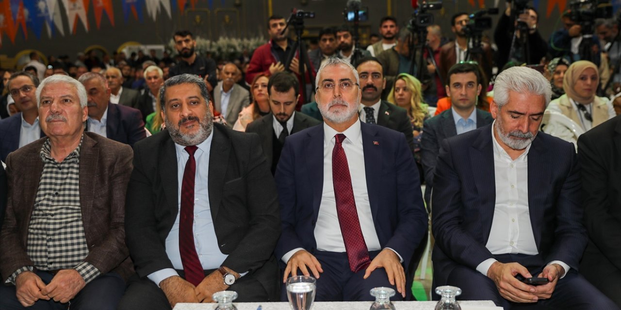 Çalışma ve Sosyal Güvenlik Bakanı Işıkhan, Diyarbakır'da AK Parti Sur İlçe Kongresi'nde konuştu: