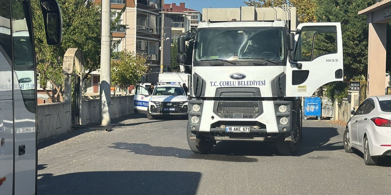 Tekirdağ'da çöp kamyonunun çarptığı kişi yaralandı