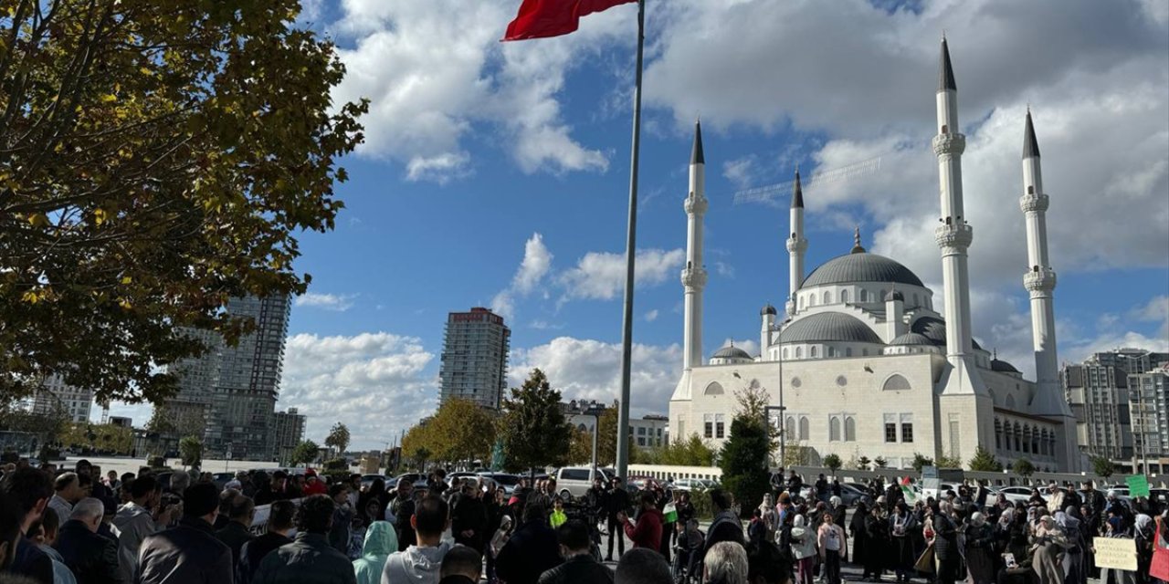 İstanbul'da Hamas lideri Sinvar için gıyabi cenaze namazı kılındı