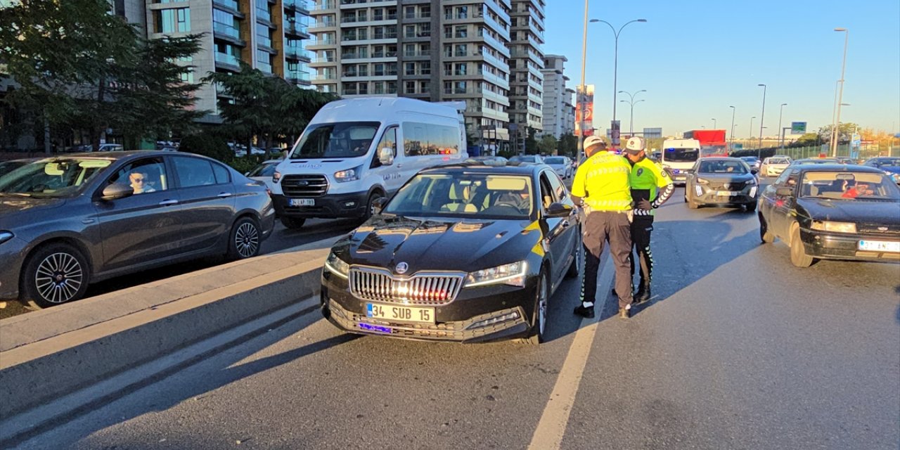 İstanbul'da çakar-siren ve emniyet şeridi ihlaline yönelik uygulama yapıldı