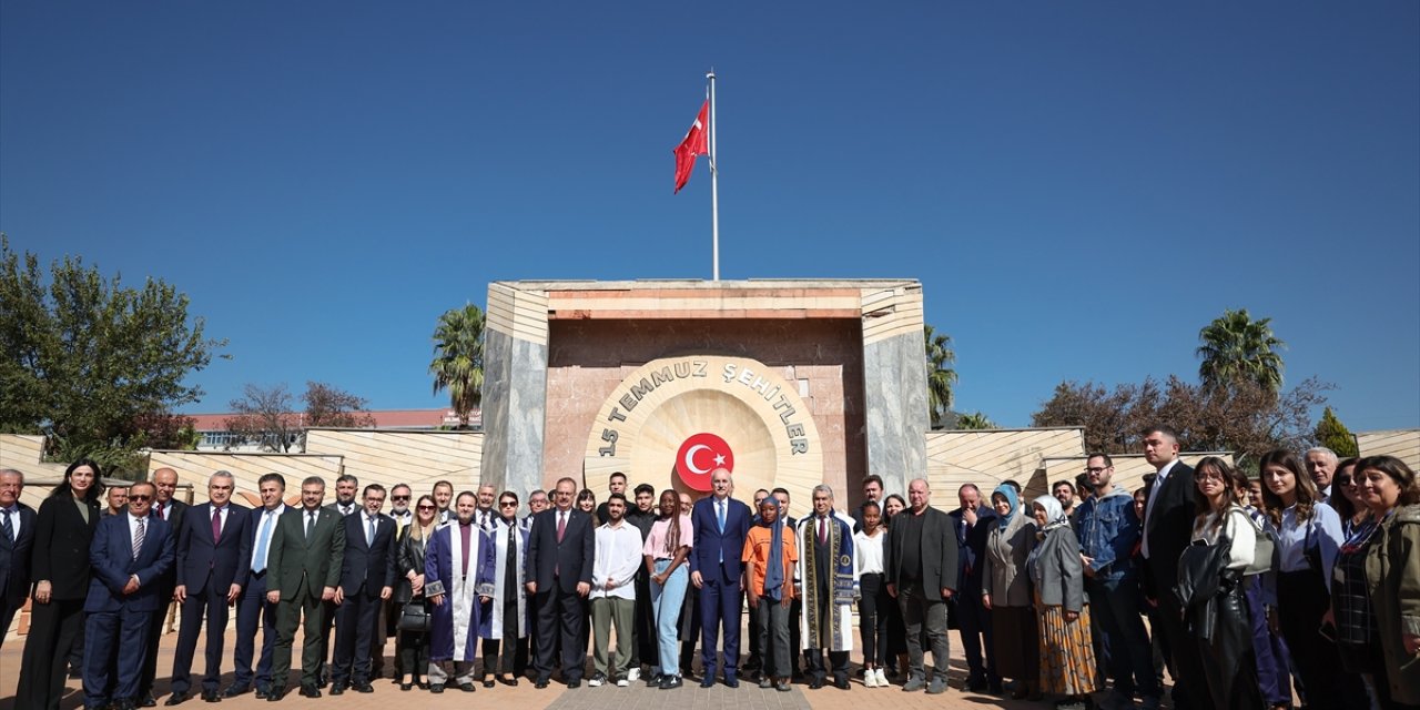 TBMM Başkanı Kurtulmuş, Aydın'da 15 Temmuz Şehitler Anıtı'nı ziyaret etti