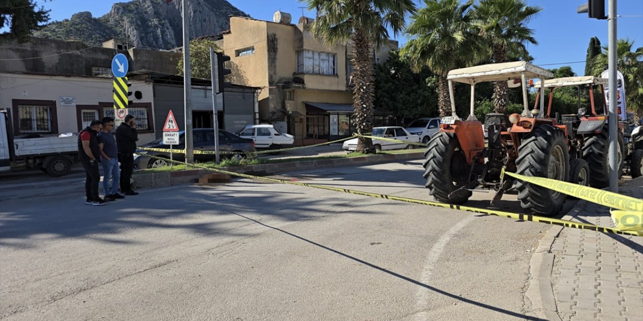 Adana'da elektrik akımına kapılan sahipsiz köpek öldü