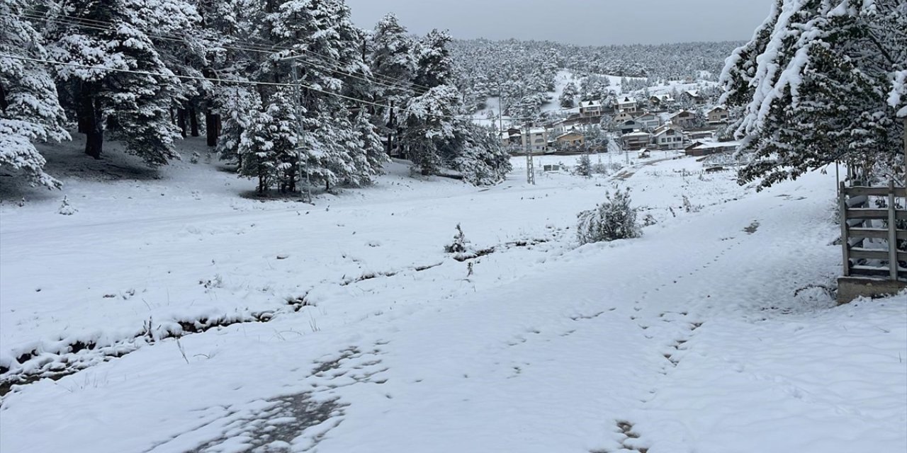 Sivas'ın yüksek kesimlerinde kar yağışı etkili oldu